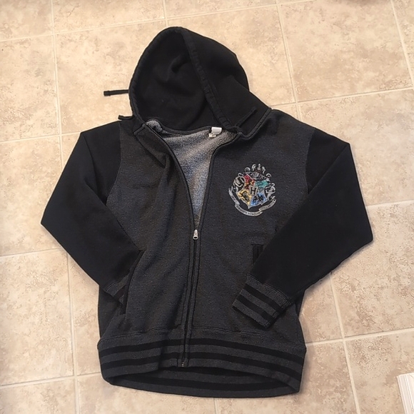 Hogwarts™ Crest Adult Sweatshirt With Hood Zip-up - Picture 1 of 6